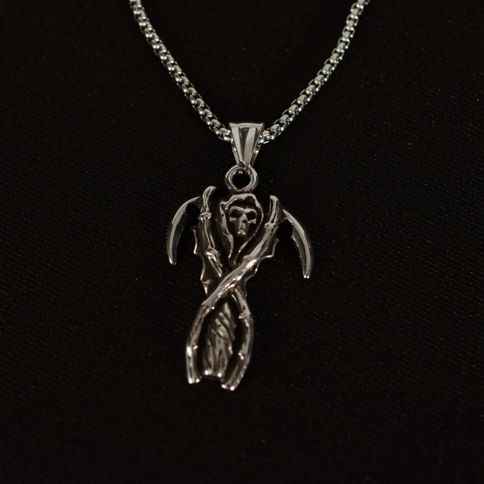 Collier Pendentif Double Faux de la Faucheuse Gothique Acier Inoxydable Rétro Punk Hip Hop Bijoux Pour Hommes Femmes Cadeau Halloween