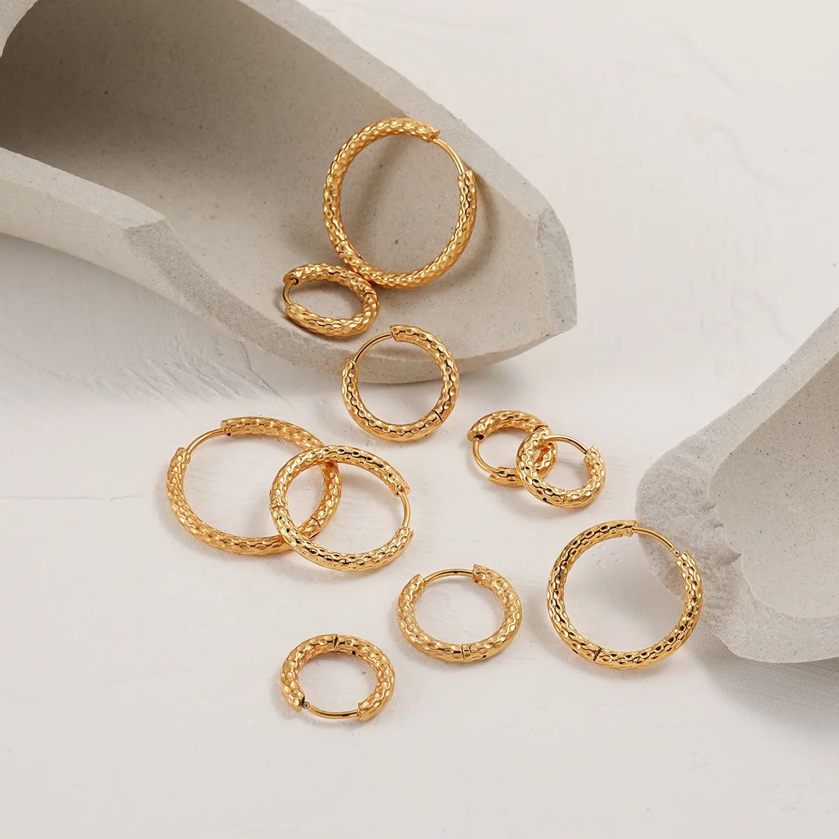 Pendientes de Aro con Textura Martillada para Mujer de Acero Inoxidable Oro Plata Minimalistas Geométricos Huggie Joyería de Alta Calidad