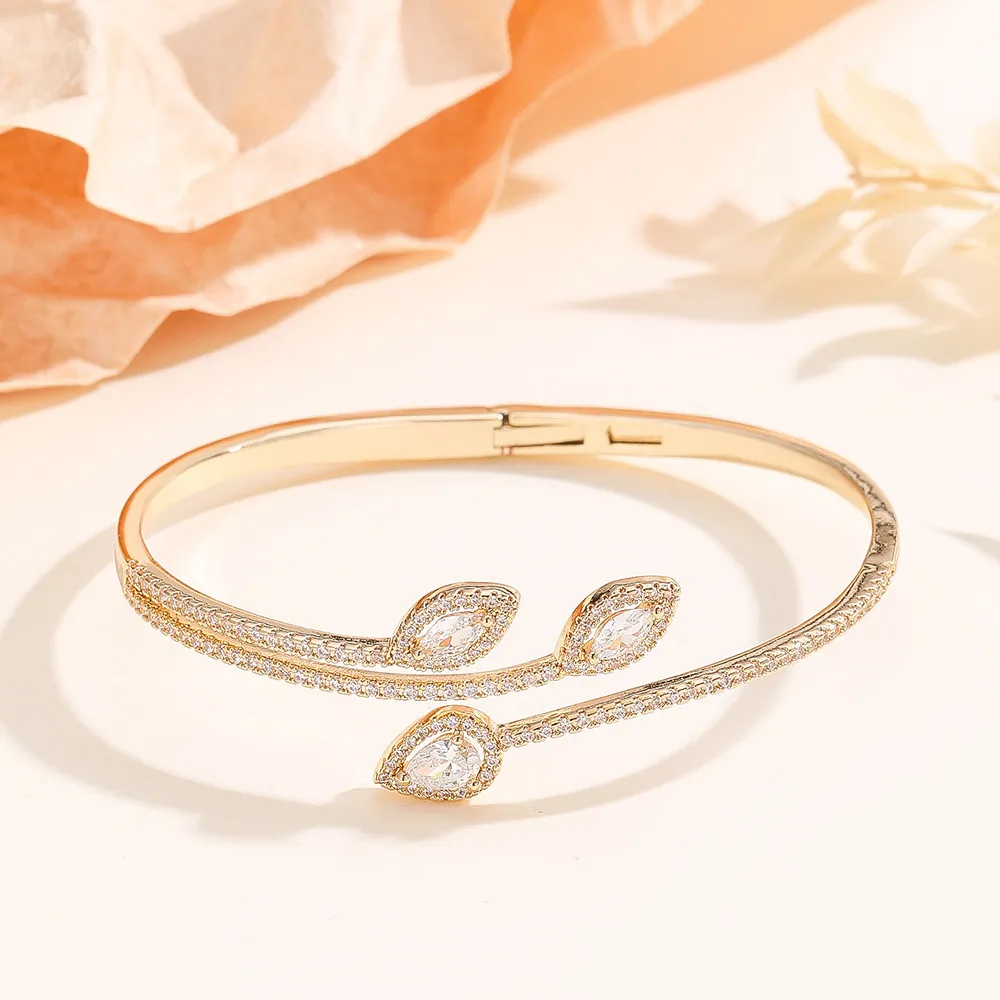 Leichter Luxus Kupfer Zirkonia Armreif Und Ring Für Damen Mikro-Pflaster Wassertropfen Marquise Birnenform Offener Manschettenarmreif Ring Fingerschmuck