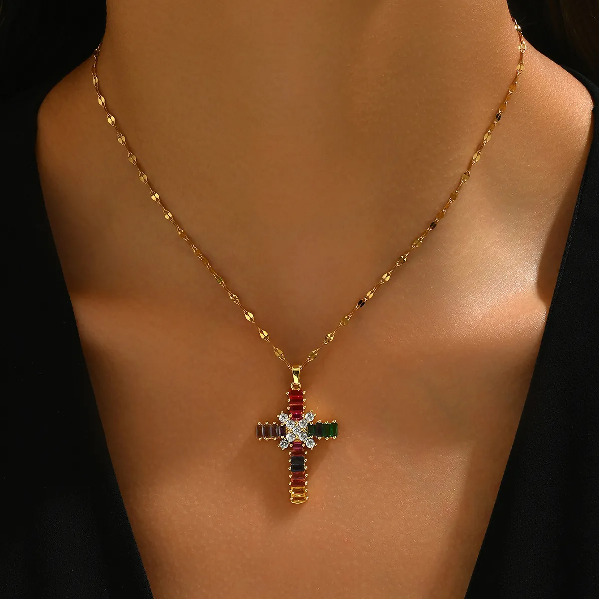 Kreuz Anhänger Halskette Edelstahl Mehrfarbiger Zirkonia Bunter Religiöser Schmuck Für Frauen Zierliche Mode