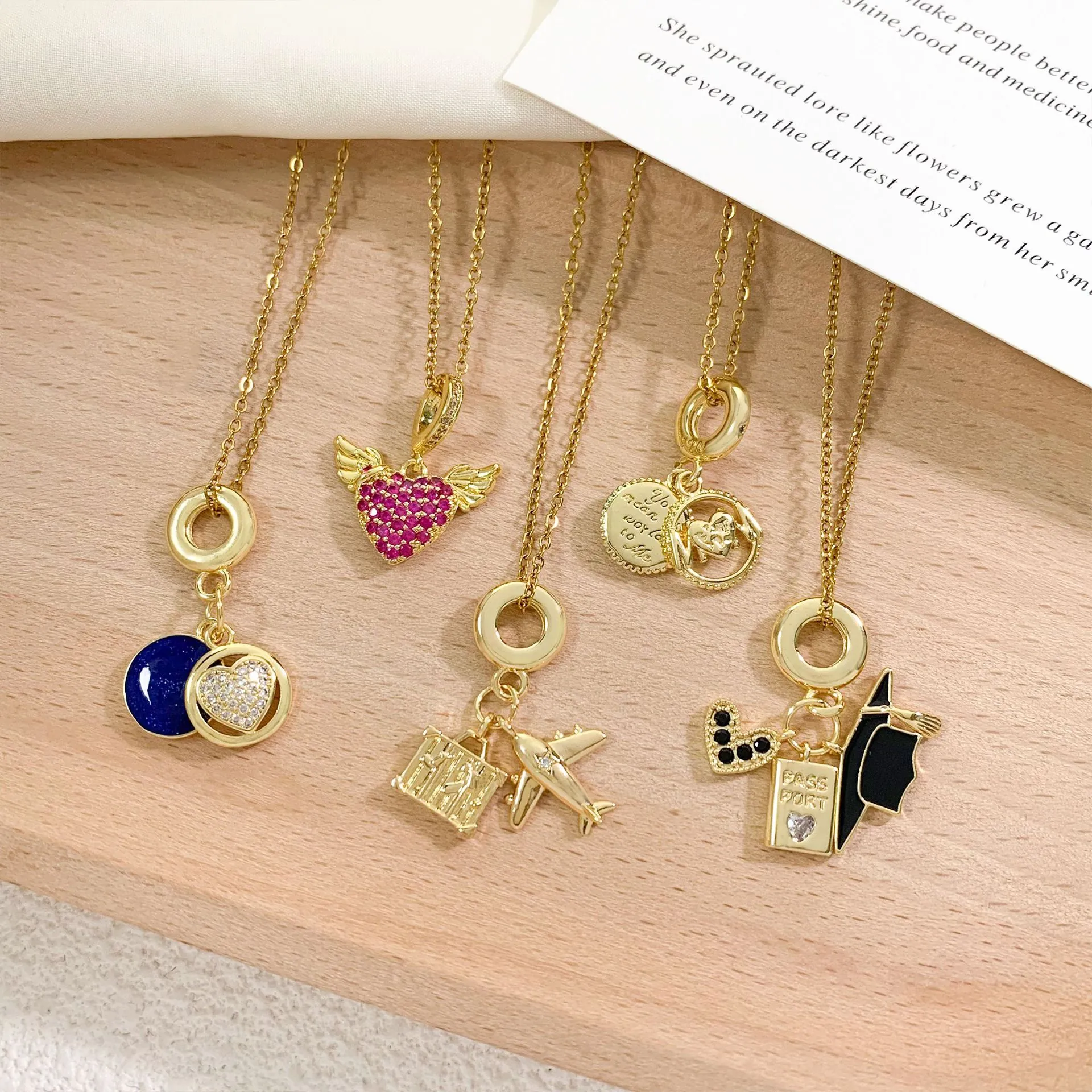Stainless Steel Travel Plane Pendant Necklace For Women Gold Silver Plated Enamel Heart Train Jewelry Fashion Travel Gift