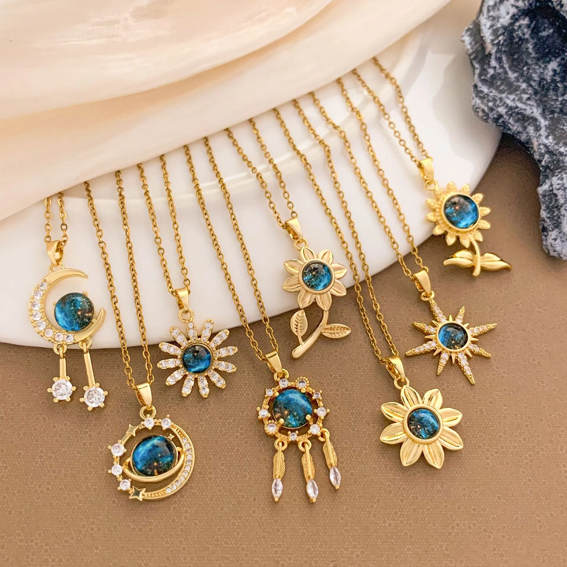 Collier Pendentif Lune Planète Galaxie Ciel Étoilé Chaîne en Acier Titane Zircon Micro Incrusté Bijoux Cadeau pour Femmes