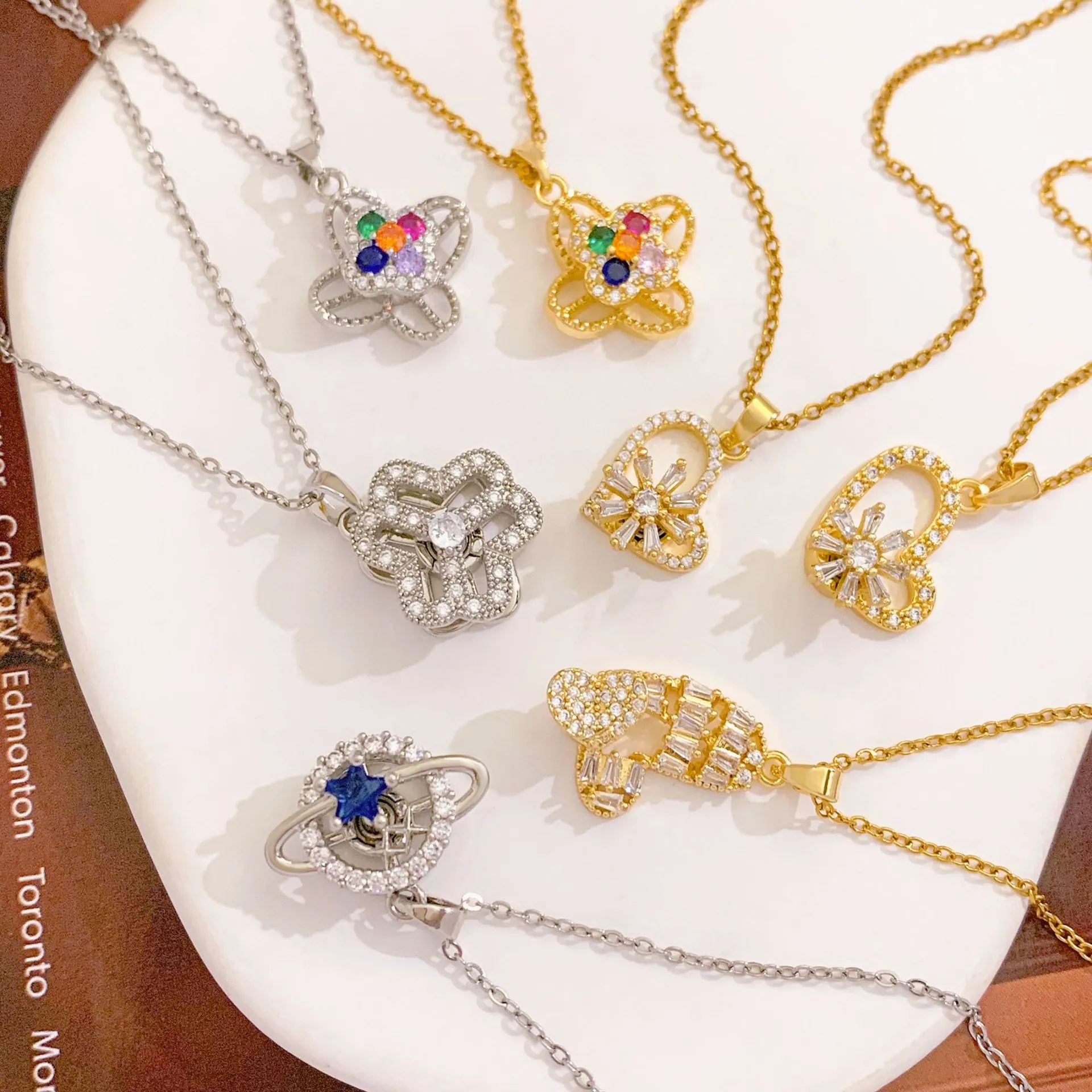 Rotierende Saturn Planet Herz Anhänger Halskette Edelstahl Kette Zirkonia Eingelegt Luxus Mode Schmuck Für Damen Geschenk