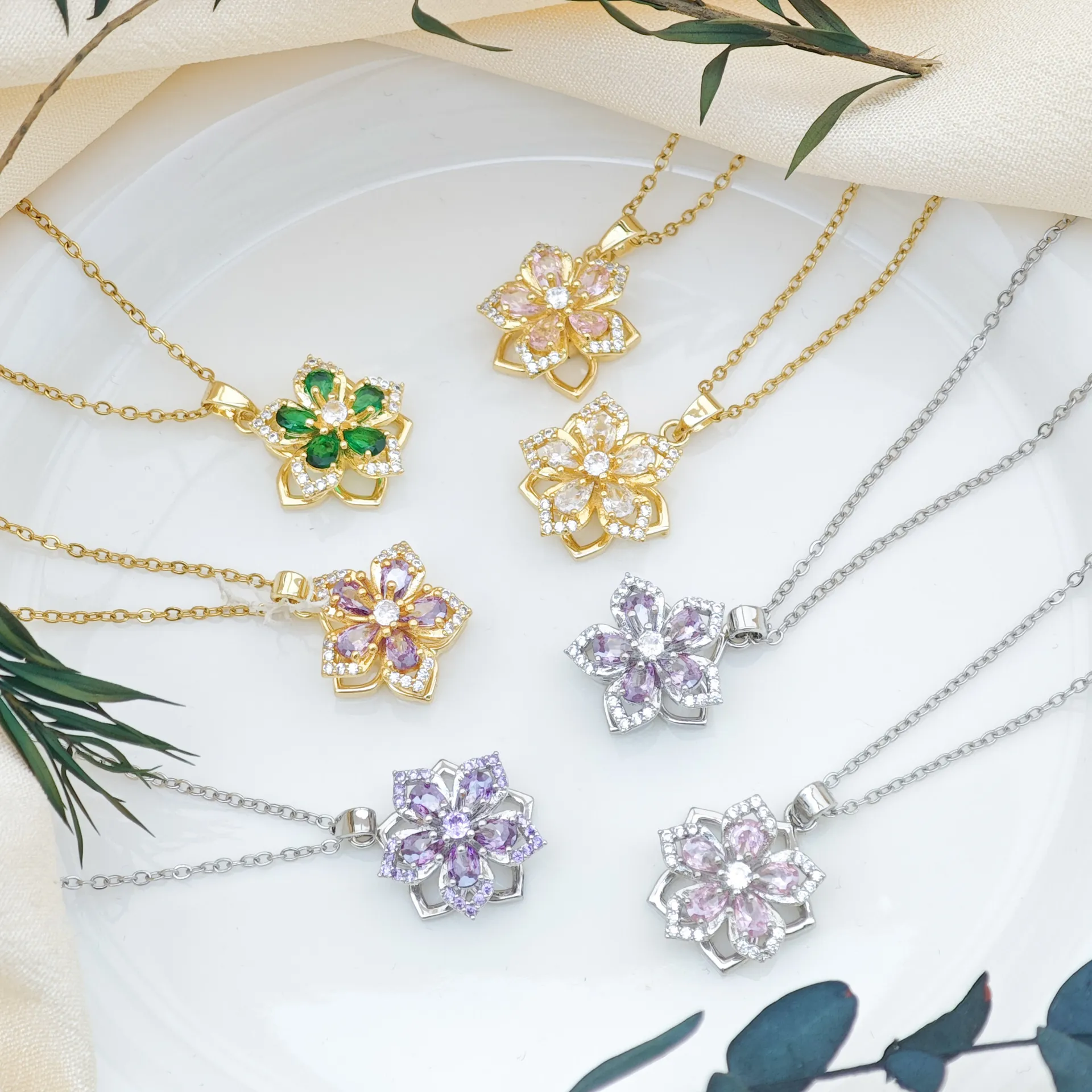 Rotierende Zirkonia Bauhinie Blume Anhänger Halskette Edelstahl Kette Vergoldetes Kupfer Für Damen Hochzeits Schmuck