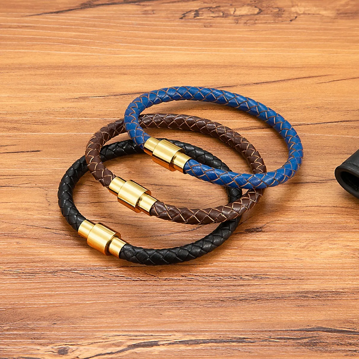 Bracelet pour Homme en Cuir Véritable Tressé Avec Fermoir Magnétique en Acier Inoxydable Minimaliste Multicolore Bijoux de Mode Accessoire Cadeau