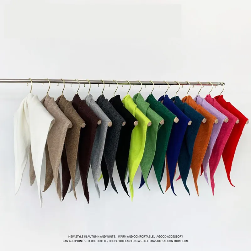 Foulard Triangulaire en Tricot Chaud d'Hiver pour Femmes Couleur Unie Écharpe en Tricot Épaissie Minimaliste Polyvalent Doux