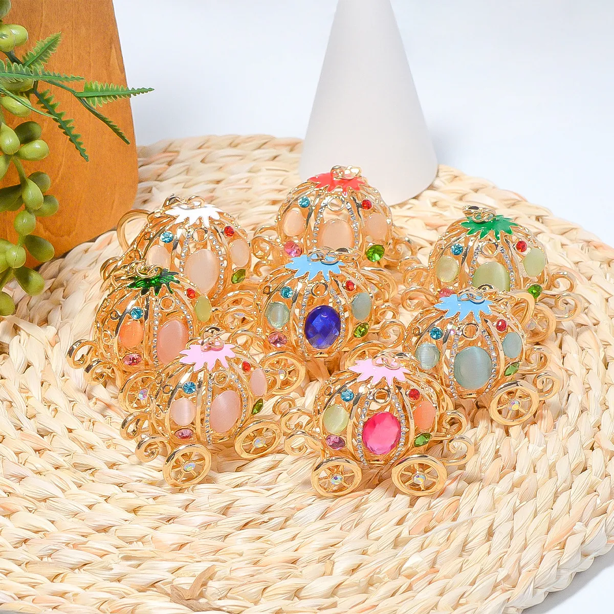 Fashionable Pumpkin Carriage Keychain Alloy Rhinestone Metal Key Chain Cute Bag Pendant Accessory