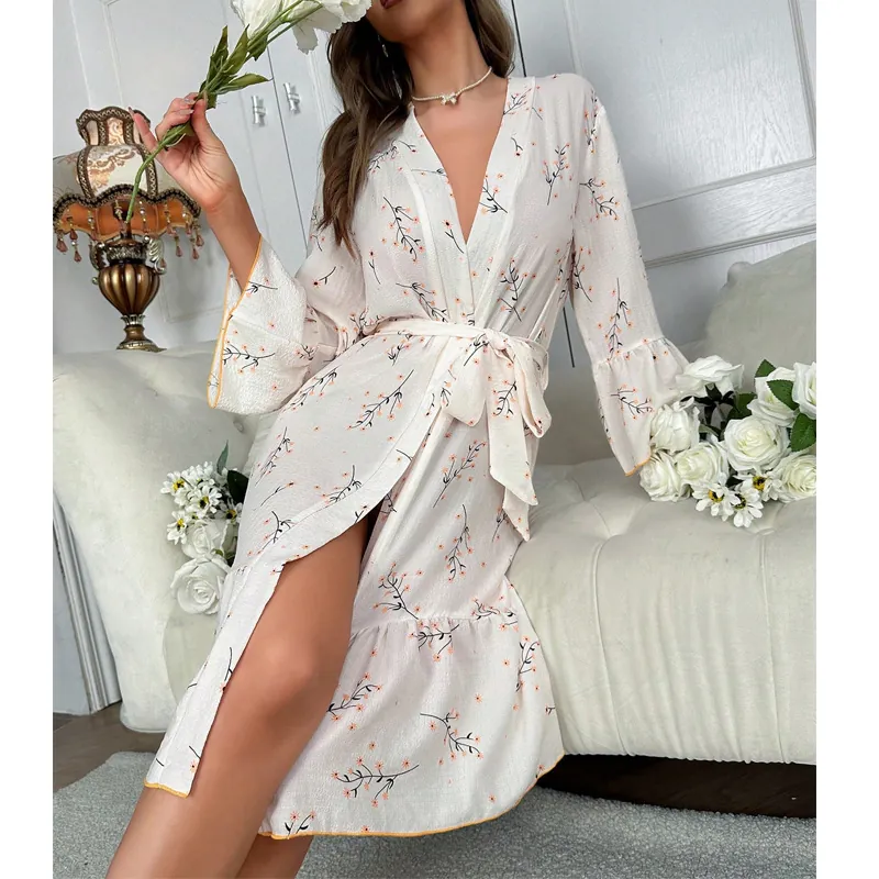 Chemise de Nuit Élégante pour Femmes Imprimé Floral Col en V Longueur Moyenne Manches Évasées Avec Ceinture à Nouer Vintage