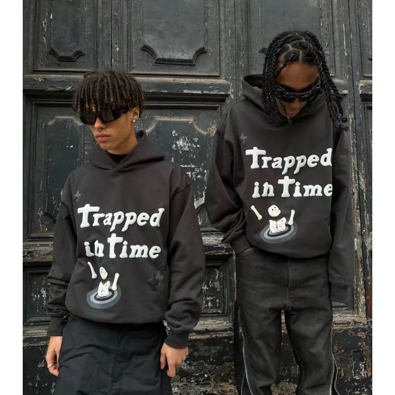 Felpa con Cappuccio Streetwear Trapped In Time Puff Print Uomo Hip Hop Graffiti Fleece Cotone Oversize