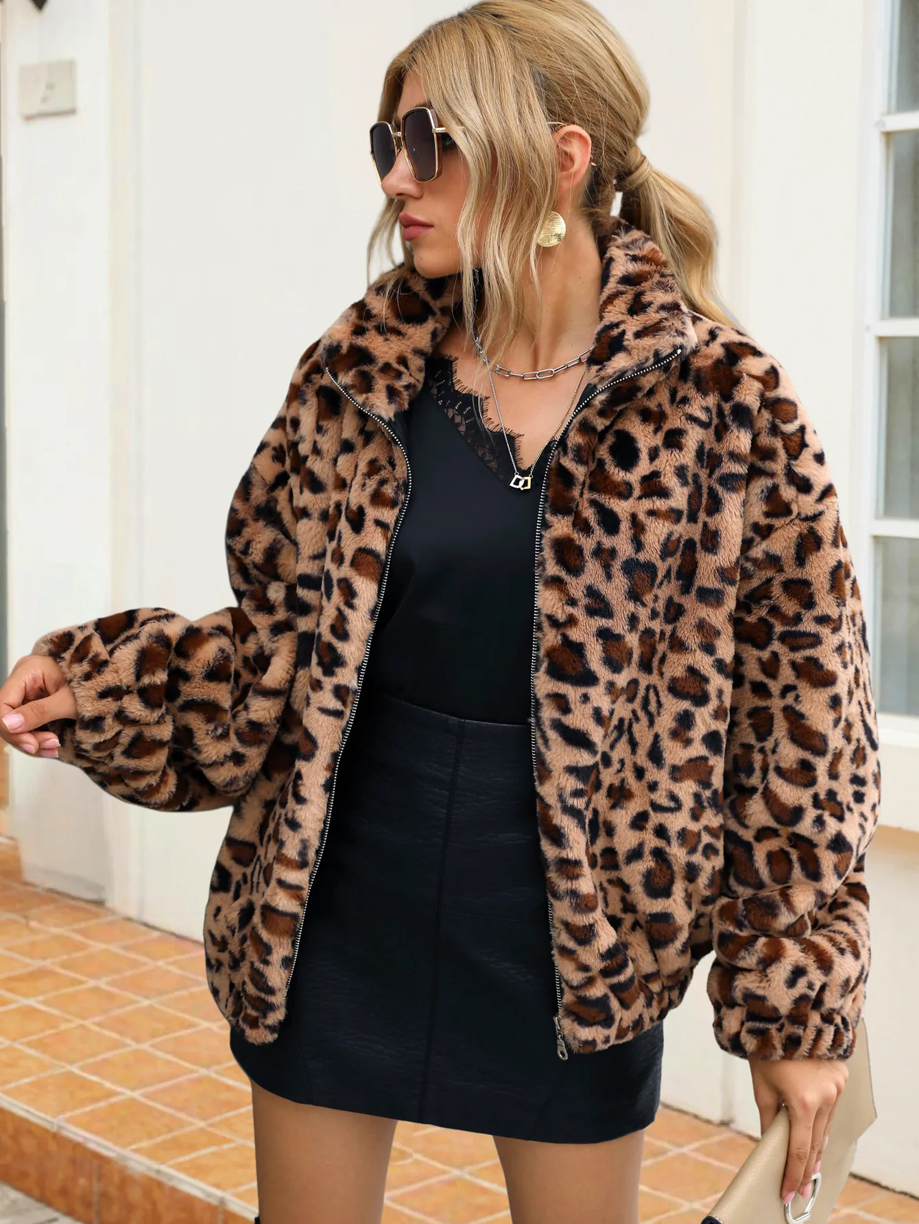 Veste en Fausse Fourrure Imprimé Léopard pour Femme Manteau en Peluche Chaud d'Hiver avec Col Montant et Zip