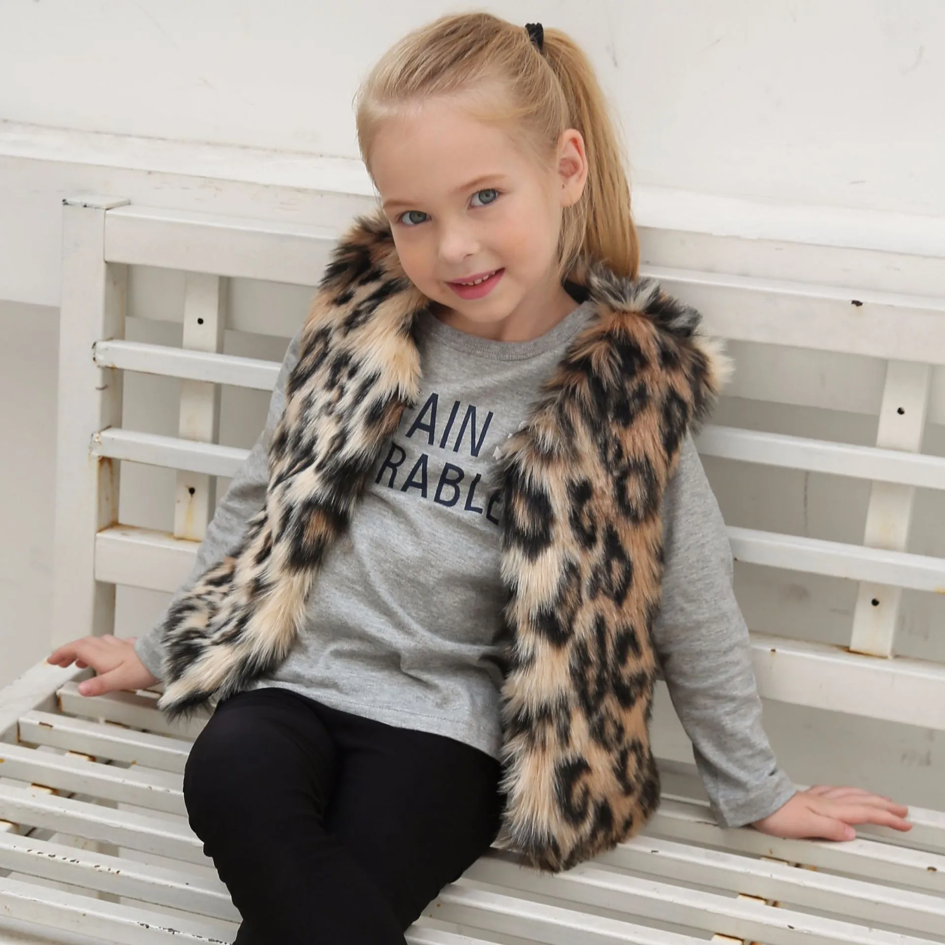 Gilet en Fausse Fourrure Imprimé Léopard pour Enfants Filles Sans Manches Chaud Hiver Gilet Vêtement pour Enfants