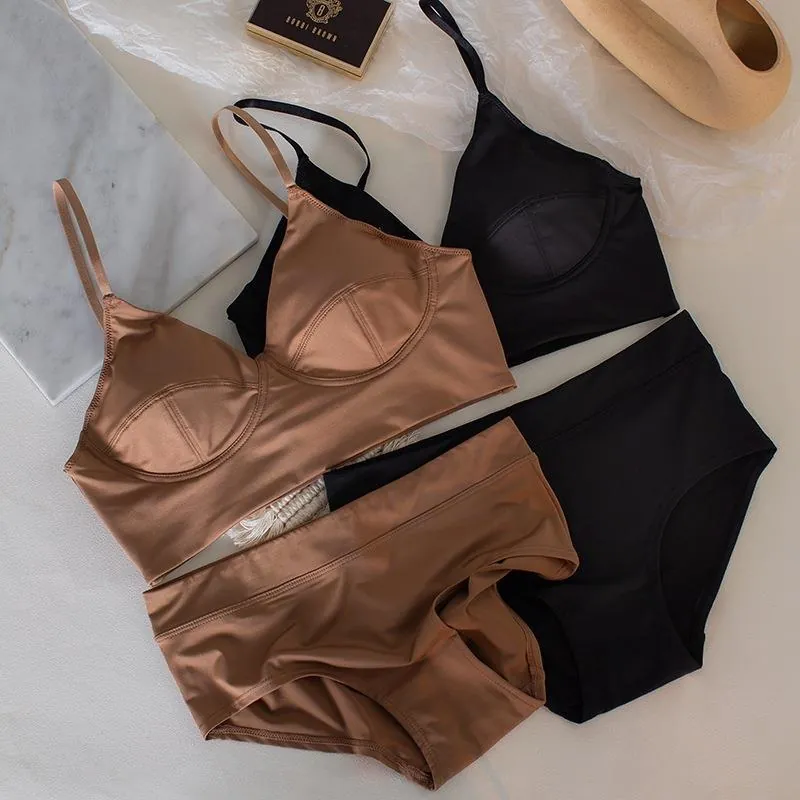 Ensemble de Lingerie Sexy Dos Nu de Style Français Femmes Mince Sans Armature Respirant Soutien-Gorge Et Culotte Couleur Unie