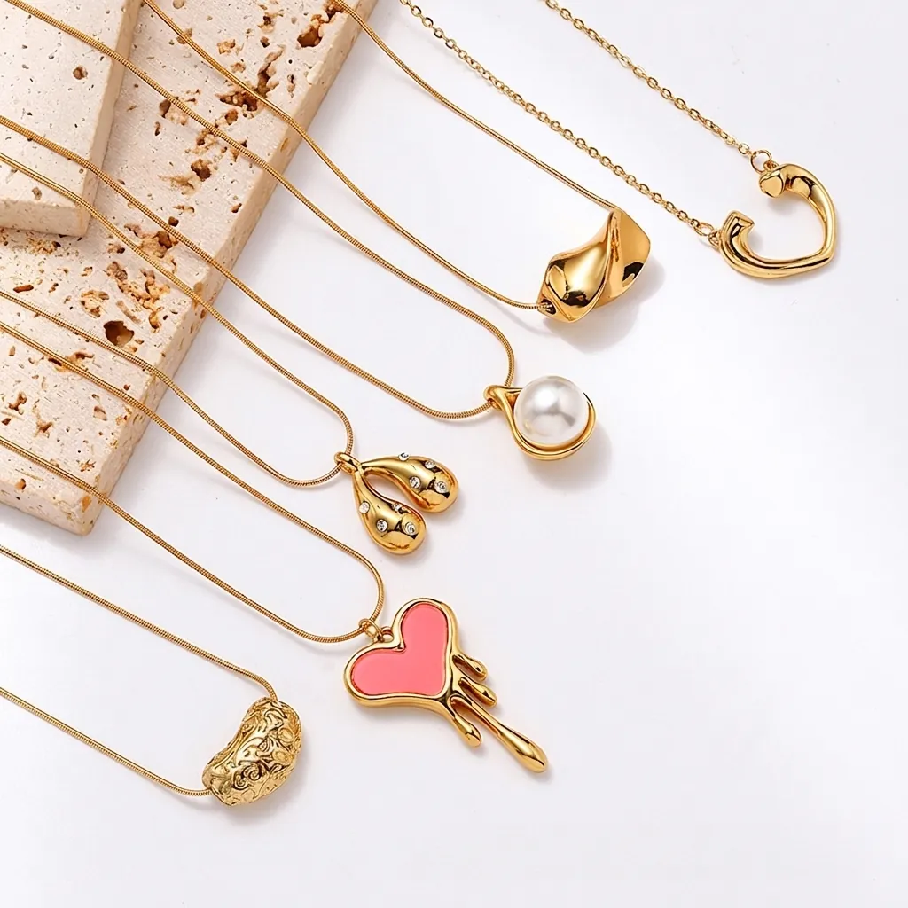 Élégant Collier Pendentif Cœur en Acier Inoxydable Avec Künstliche Perle Plaqué Or 18K Émail Goutte D'eau Strass Chaîne Serpent Bijoux Femme