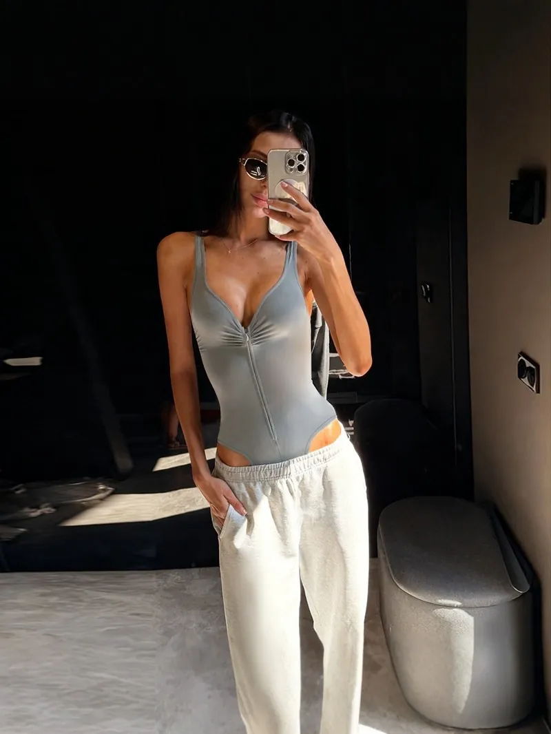 Women Sexy Sleeveless Zipper V Neck Ruched Bodysuit Solid Color High Elastic Slim Fit One Piece Bodycon Jumpsuit Top Streetwear
