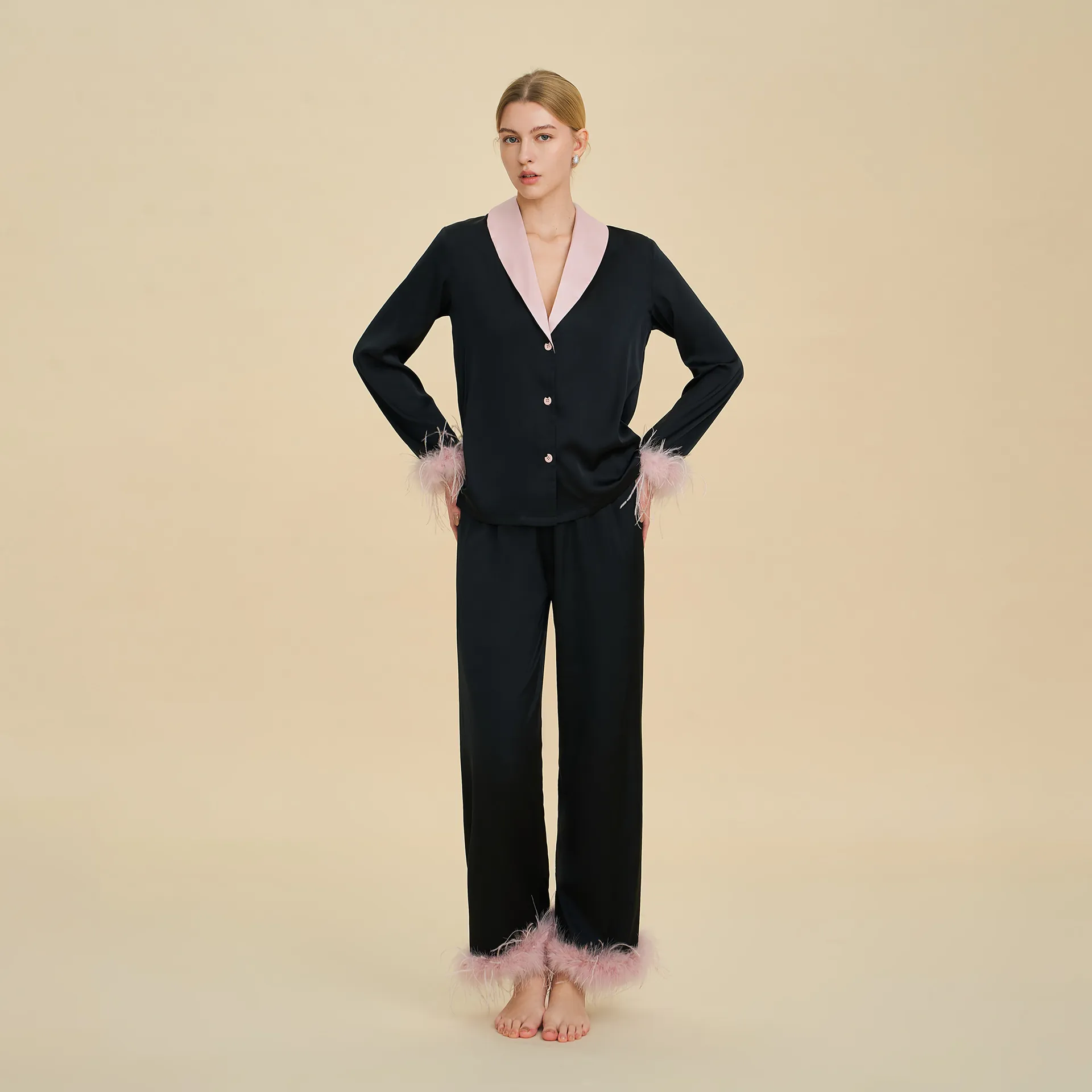 Pyjama en Satin de Luxe pour Femmes Haut à Revers et Pantalon Manches Longues avec Bordure en Plumes Vêtements de Nuit Élégants