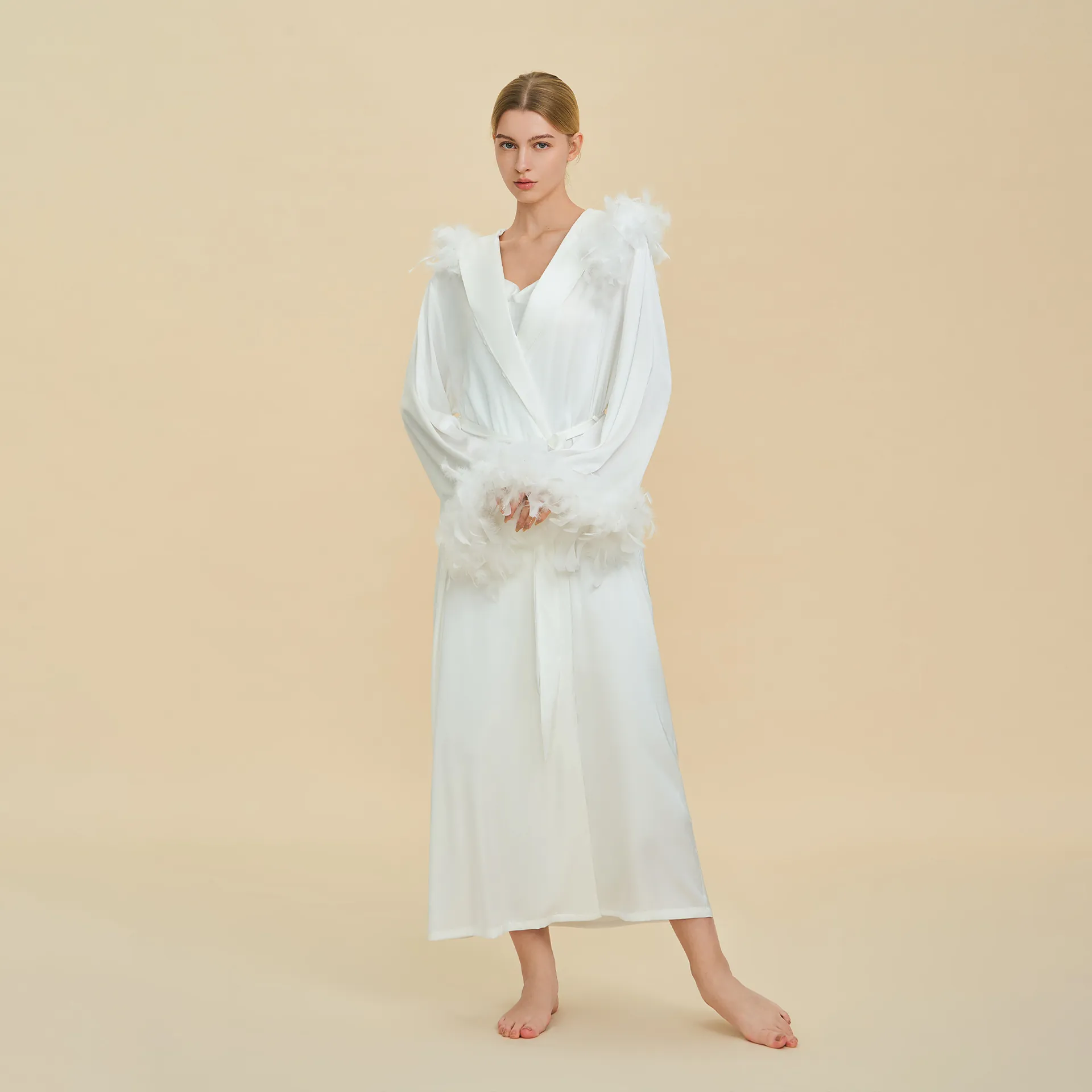 Peignoir en Satin De Luxe Pour Femmes Élégante Chemise De Nuit Longue À Capuche Avec Plumes Vêtements De Nuit En Soie