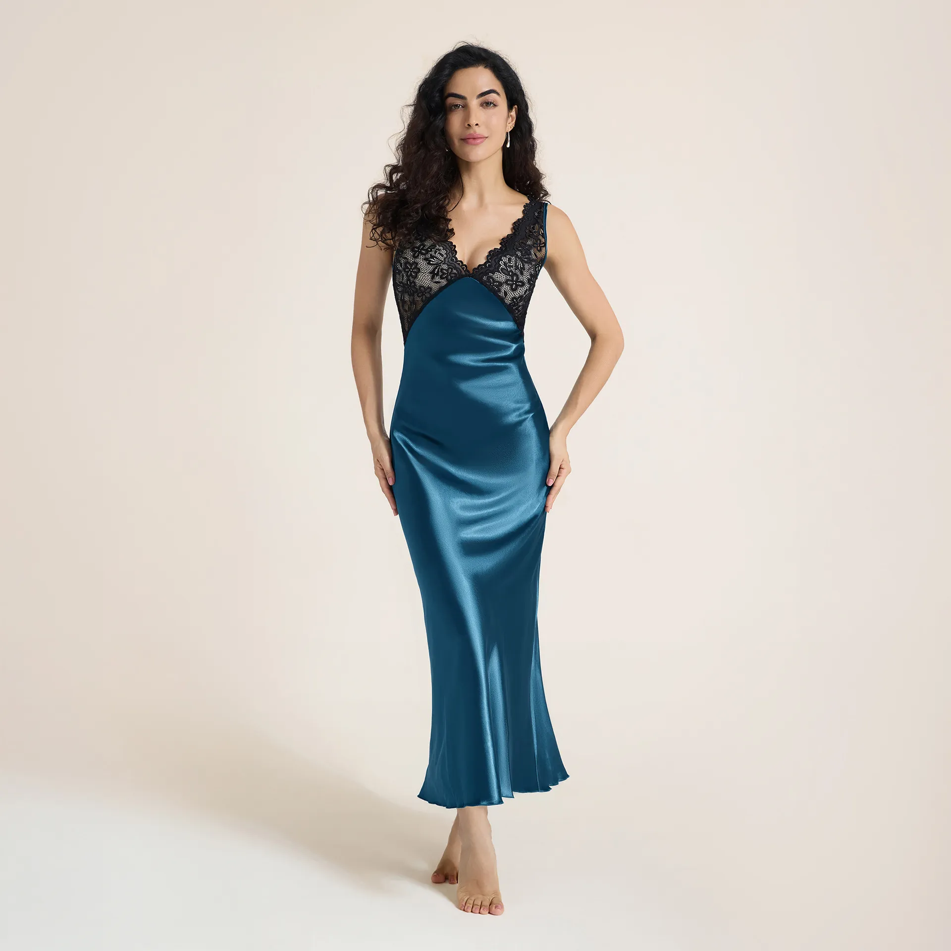 Femmes Sexy Satin Chemise de Nuit Bordure en Dentelle Col en V Dos Nu Longue Lingerie Élégante Bretelle Spaghetti