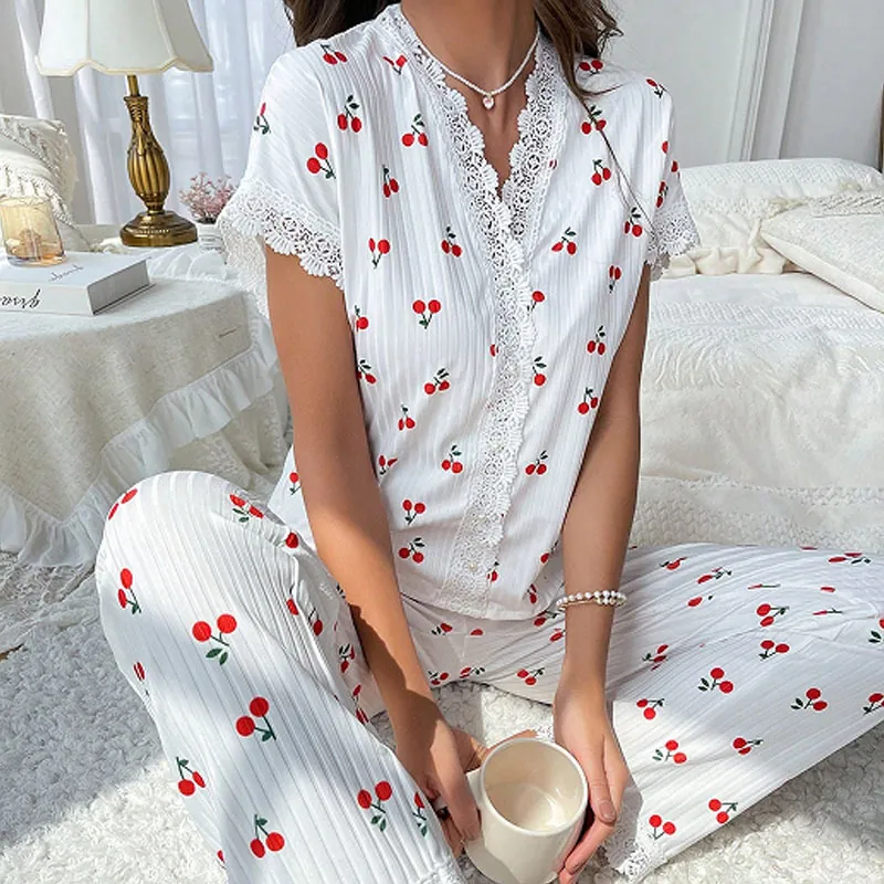 Set Pigiama da Donna con Stampa Floreale a Ciliegia Dolce Scollo a V in Pizzo Top E Pantaloni in Raso
