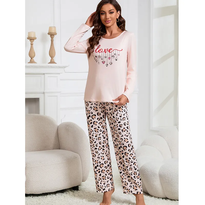 Pigiama da Donna Carino a Fumetti con Stampa Lettere Amore Top Rosa a Maniche Lunghe e Pantaloni Lunghi Leopardati
