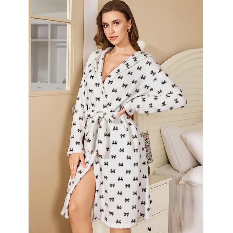 Peignoir Femme Hiver Épais À Capuche Imprimé Nœud Papillon Manches Longues Chaud Flanelle Robe De Chambre Avec Ceinture