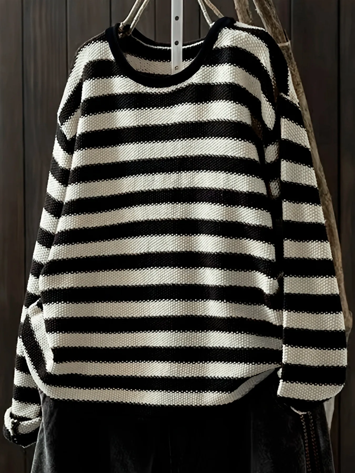 Maglione da Donna Casual Largo in Maglia Girocollo Manica Lunga a Strisce Orizzontali Bianco Nero Trama a Nido d'Ape