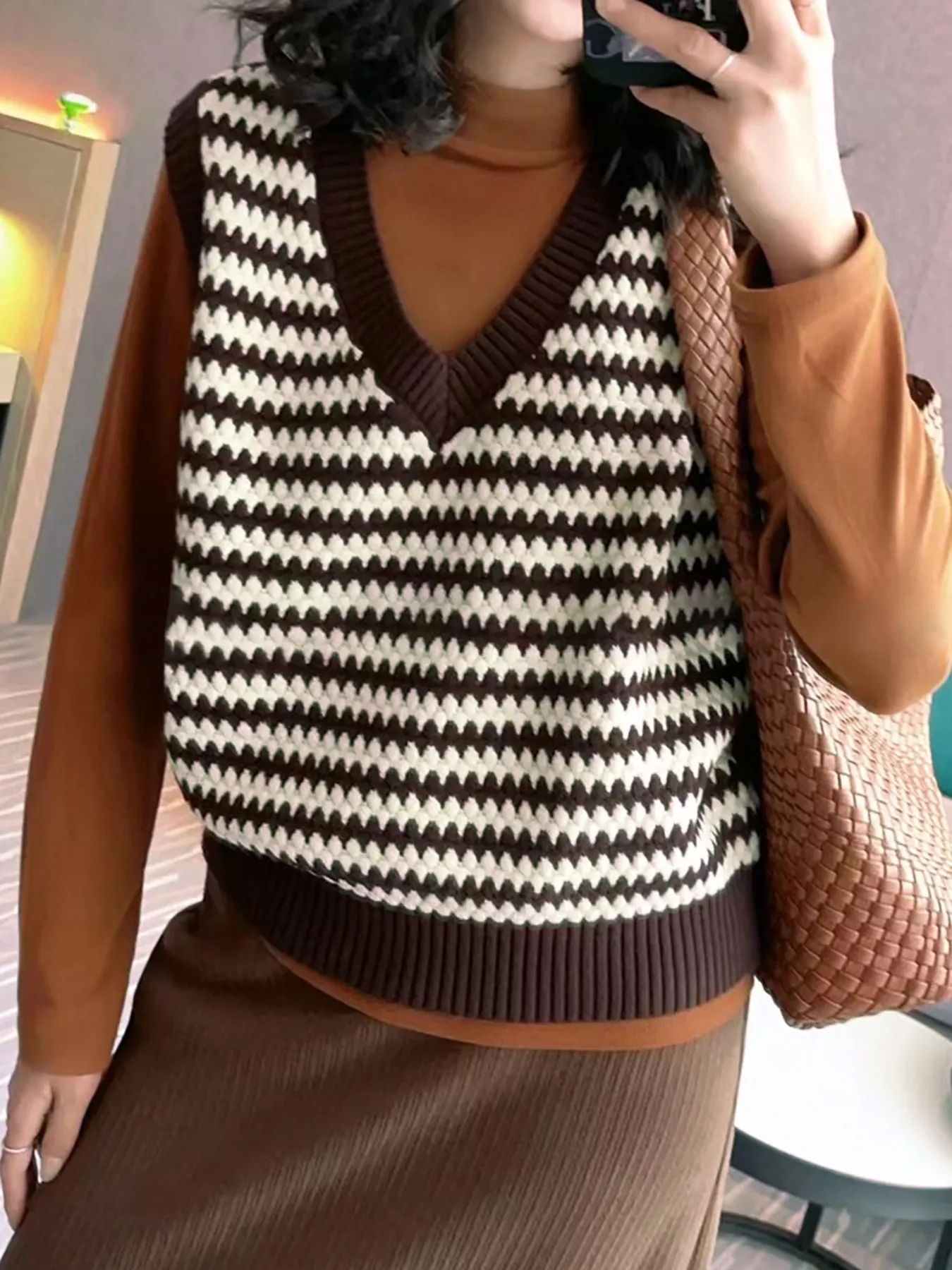 Women Vintage Zigzag Striped Knit Sweater Vest V-Neck Sleeveless Casual Pullover Top Ribbed Hem Outerwear Fashion Vest