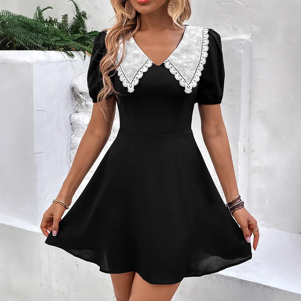 Robe Vintage Noire à Manches Courtes pour Femmes Col Claudine Contrasté Broderie Manches Bouffantes Coupe Slim Mini Robe