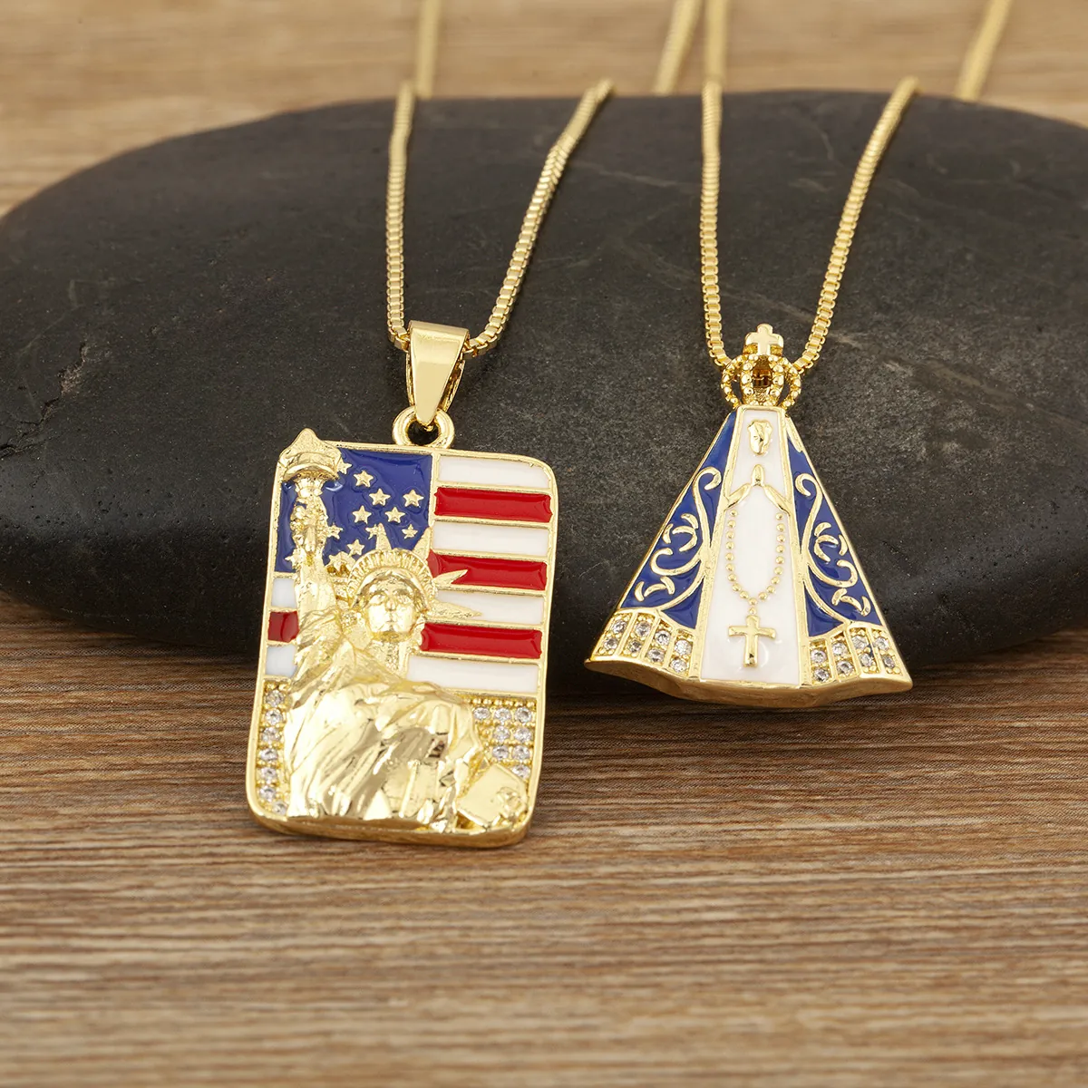 Collier Pendentif en Cuivre Plaqué Or Véritable 18K Émail Vierge Marie Statue de la Liberté Drapeau Américain Bijoux Unisex