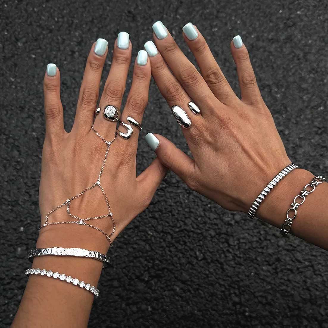 Bague en Acier Inoxydable Argent Bracelet Jonc Bracelet de Main pour Femmes Luxe Style Ins Coréen Strass Incrusté Imperméable Hypoallergénique Ensemble de Bijoux de Main