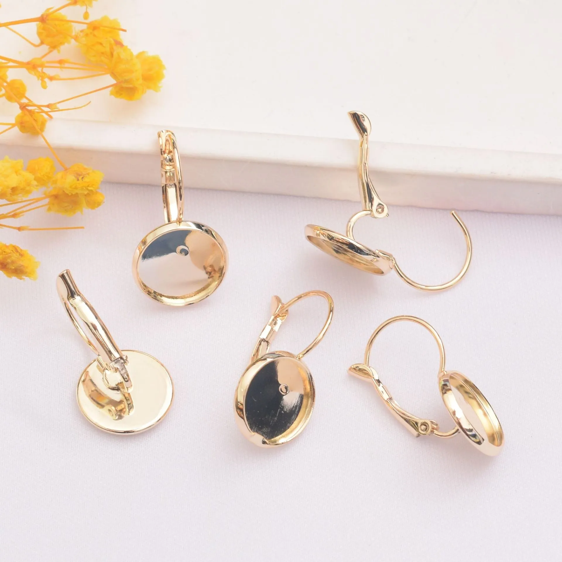 Crochets de Boucles d'Oreilles Dormeuses en Cuivre DIY Plateau de Support Cabochon Rond pour Création de Bijoux Plaqué Or Argent