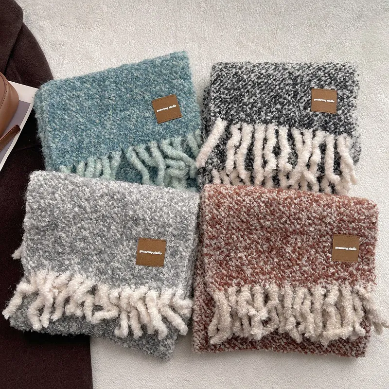 Écharpe d'Hiver en Mélange de Laine Style Coréen pour Femmes Châle en Tricot Chaud Épais Avec Écusson en Cuir Franges