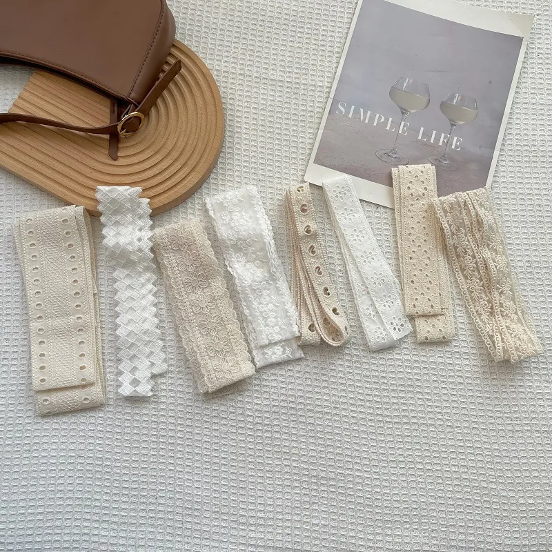 Sciarpa in Pizzo Elegante da Donna Stile Coreano Ricamo Traforato Fiore Fascia per Capelli Versatile Sciarpa Sottile Accessorio