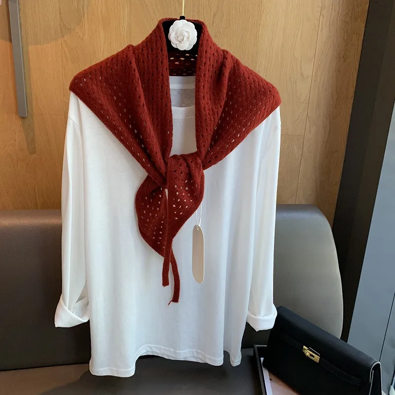 Écharpe Triangulaire en Laine 100% Tricotée Ajourée pour Femmes Élégant Châle d'Hiver Chaud Accessoire de Mode
