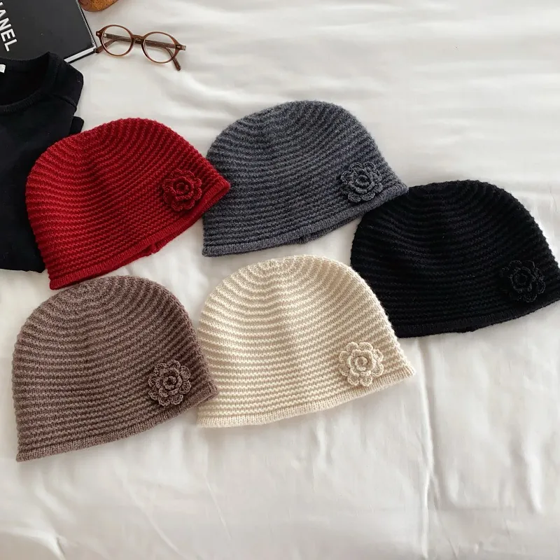 Handmade Wool Knit Flower Beanie Hat For Women Autumn Winter Warm Chic Vintage Cutout Cloche Hat Solid Color Ear Protection Skull Cap
