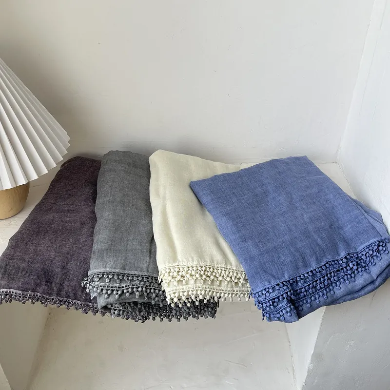 Écharpe Longue en Coton et Lin pour Femmes Couleur Unie Châle Solaire Avec Garniture en Pompons et Dentelle au Crochet Enveloppement de Plage Élégant pour Voyage d'Été