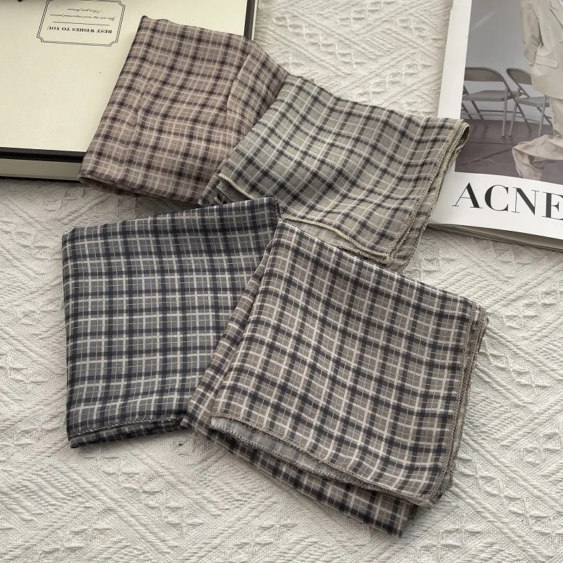 2025 Nuovo Foulard Quadrato a Quadri per Donna in Misto Cotone Sciarpa da Collo per Decorazione Fotografia Estate Moda