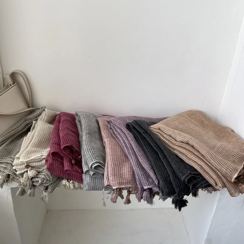 Sciarpa a Quadri in Cotone e Lino Stile Giapponese per Donna Sciarpa Lunga Morbida Scialle Protezione Solare Con Nappine in Perline di Legno Retro