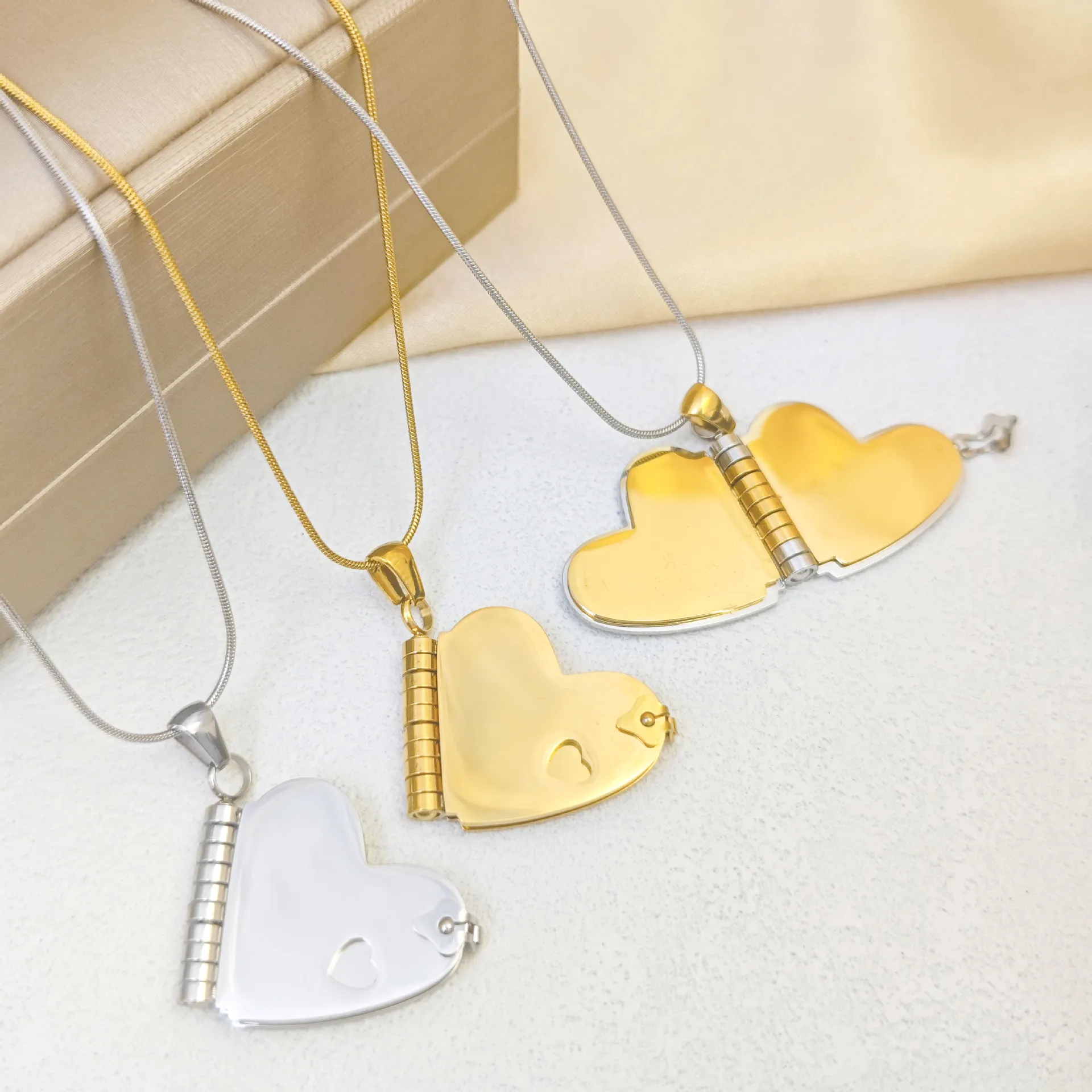 Stainless Steel Heart Locket Necklace For Women Openable Book Shape Pendant Snake Bone Chain Personalized Commuter Jewelry