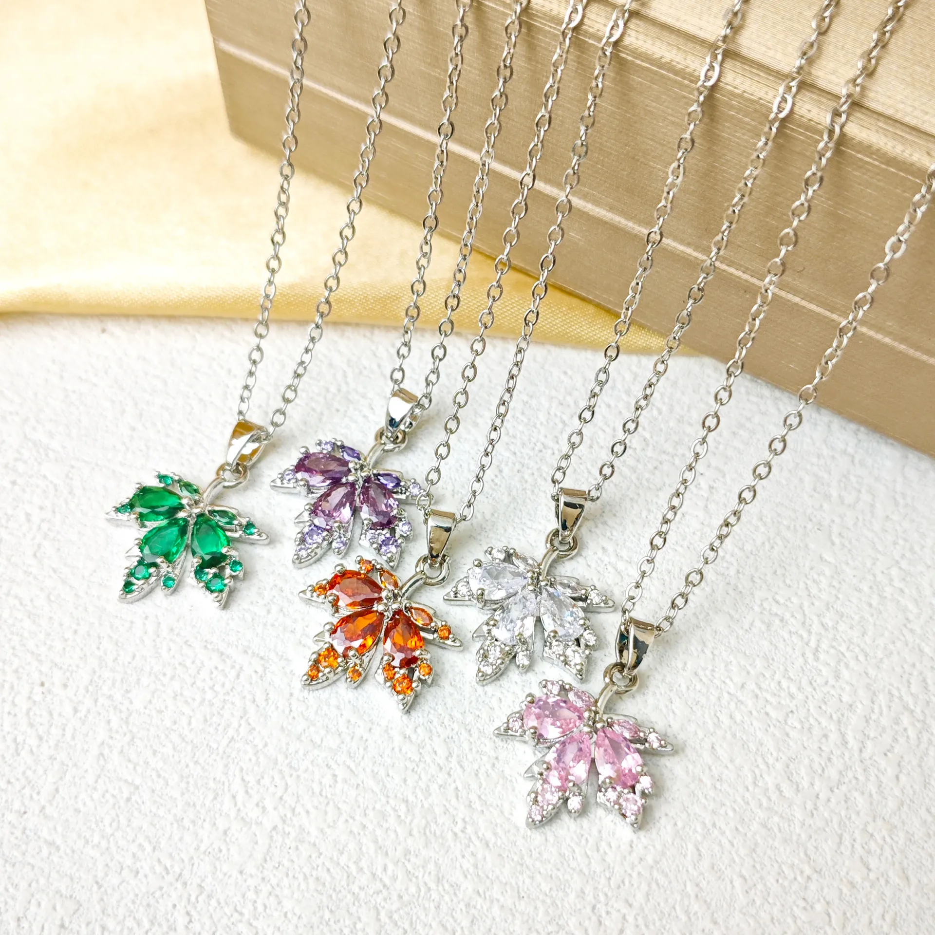 Stainless Steel Maple Leaf Pendant Necklace For Women Elegant Silver O-Chain Zirconia Inlaid Jewelry Accessory Gift