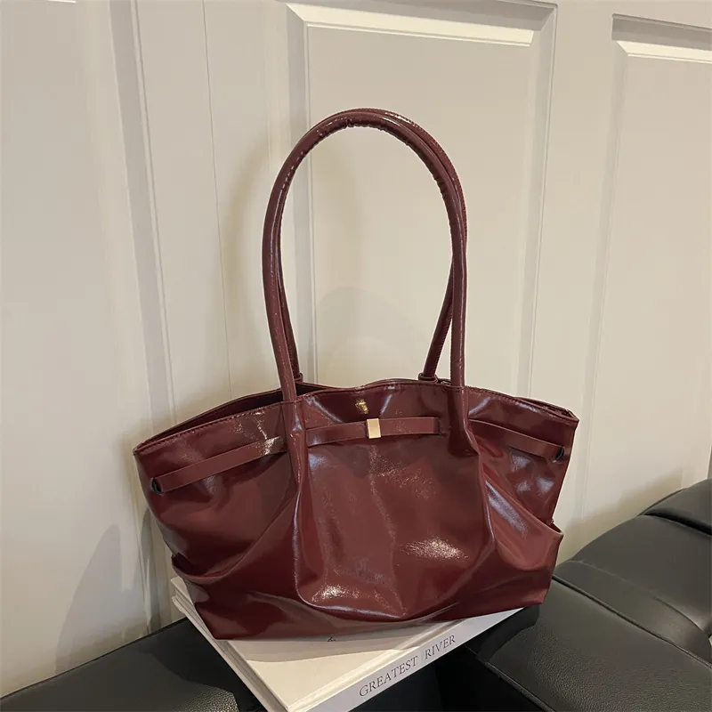 Vintage Large Capacity Glossy PU Leather Tote Bag For Women Fashion Shiny Pleated Shoulder Bag Casual Commuter Handbag
