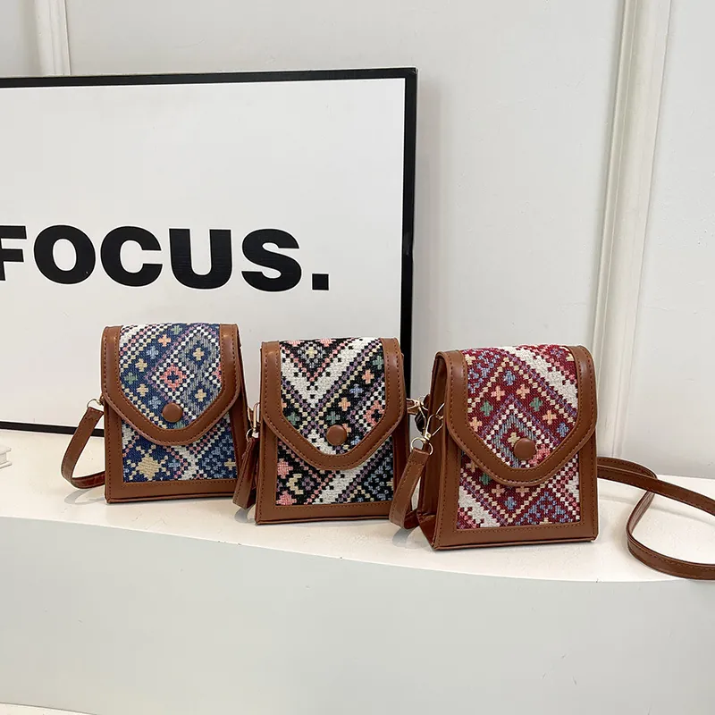 Retro Ethnic Woven Pattern PU Leather Phone Bag Women Small Crossbody Bag Geometric Square Shoulder Bag With Adjustable Strap