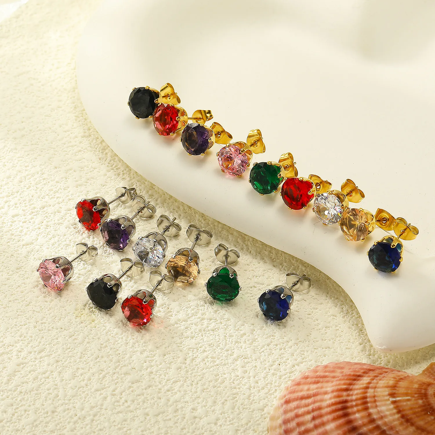 Boucles d'Oreilles Clous en Zircone Ronde à Six Griffes Couronne pour Femmes Hommes Acier Titane Plusieurs Couleurs Bijoux Étincelants