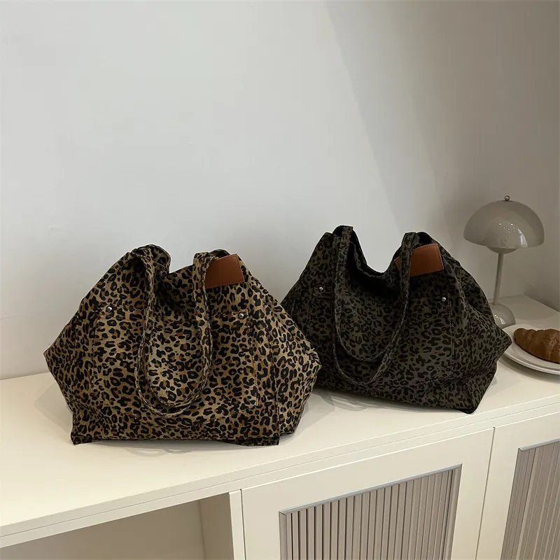 Women Leopard Print Canvas Tote Bag Large Capacity Casual Shoulder Handbag Urban Fashion Commuter Bag Retro Style Handbag