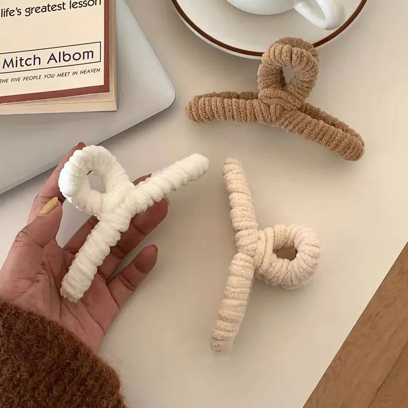 Grande Pince à Cheveux en Peluche Style Coréen pour Femmes Élégante Pince Crabe en Velours Côtelé Accessoires de Coiffure Automne Hiver