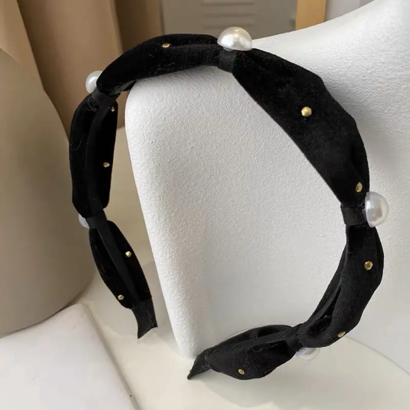 Vintage Black Velvet Headband For Women Baroque Elegant Hair Band With Faux Artificial Pearls And Gold Rivets Padded Hair Accessories