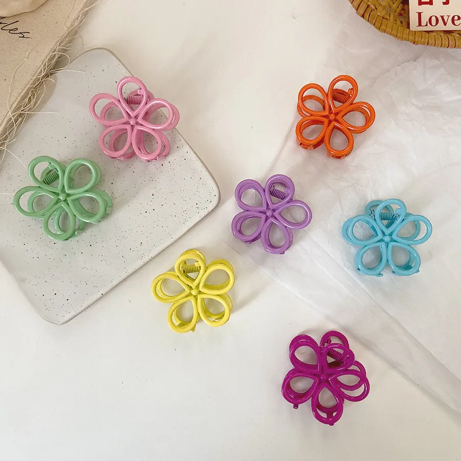 Cute Macaron Color Flower Hair Claw Clip Matte Plastic Hollow Five Petal Floral Hair Accessory For Women Girls Daily Gift