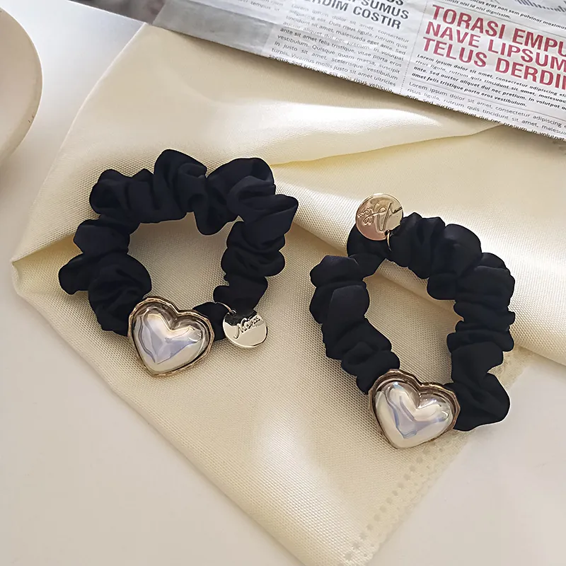 Chouchou en Satin Noir pour Femmes Grand Charme Cœur Künstliche Perle Irisée Étiquette en Métal Doré Accessoires de Coiffure Vintage Français
