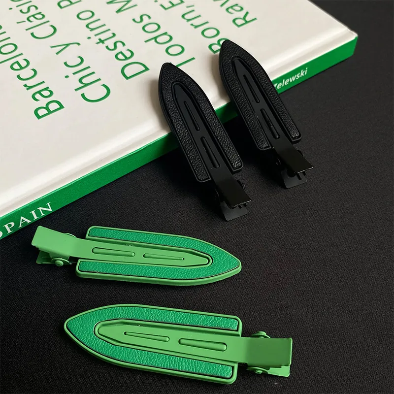 Pinces à Cheveux Géométriques Sans Trace Alliage Métal Texture Cuir PU Pinces à Bec de Canard pour Accessoires de Coiffure Quotidiens pour Femmes