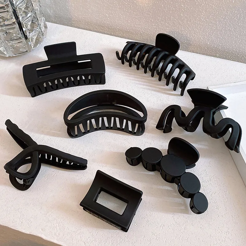 Pinces à Cheveux Grandes Noires Mattes Style Coréen pour Femmes Accessoires de Cheveux Géométriques Creux Minimalistes