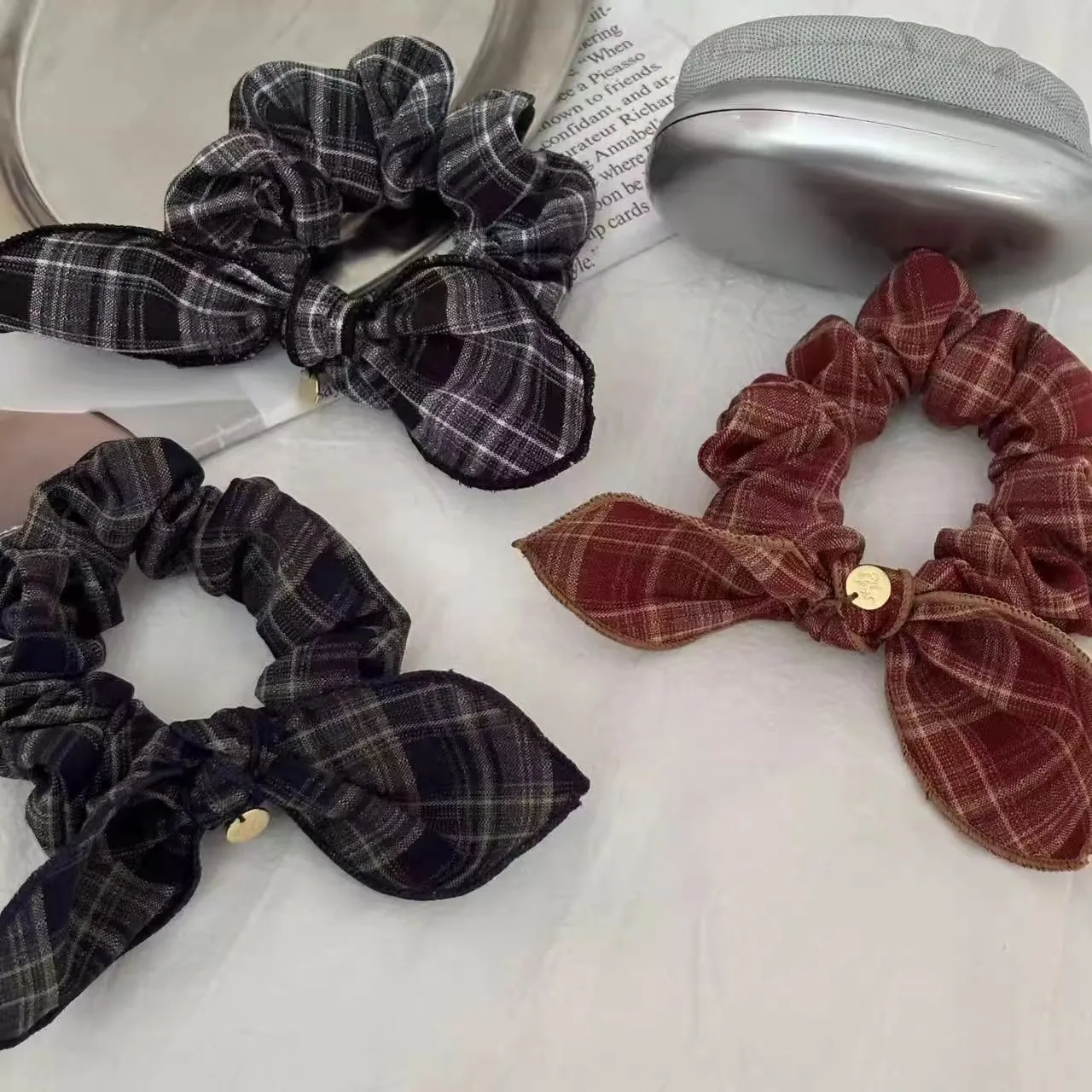 Retro Plaid Bow Scrunchie For Women Girls Vintage Grid Pattern Hair Tie With Metal Charm Elastic Fabric Hair Accessories